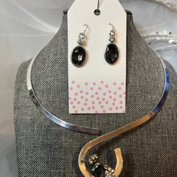 A Peacocks Pride Albacore and Silver Pendant and Earring Set. - Picture 3 of 3